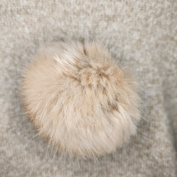 Fur pompom winter sweater - Picture 7 of 7